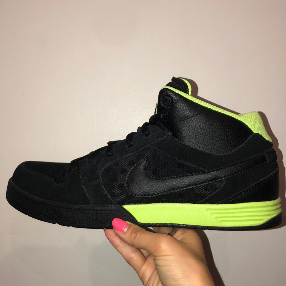 Nike Mogan